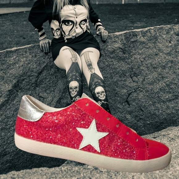 Mi.iM Red Glitter Sneakers with White Star and Silver Heel - Picture 1 of 4